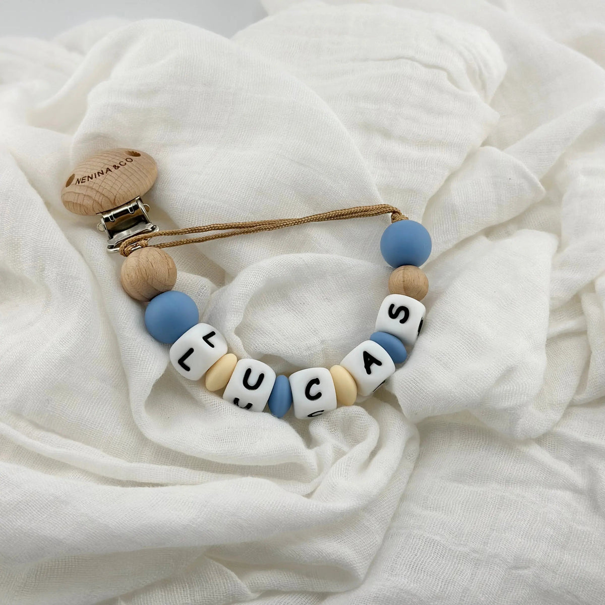 Kit Chupete Clásico Dusty Blue de Silicona + Chupetero Personalizado, Guardachupetes y Biberón Maternal | Nenina & Co 